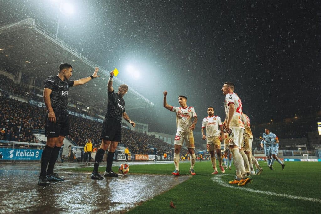 atletico con uno menos empata